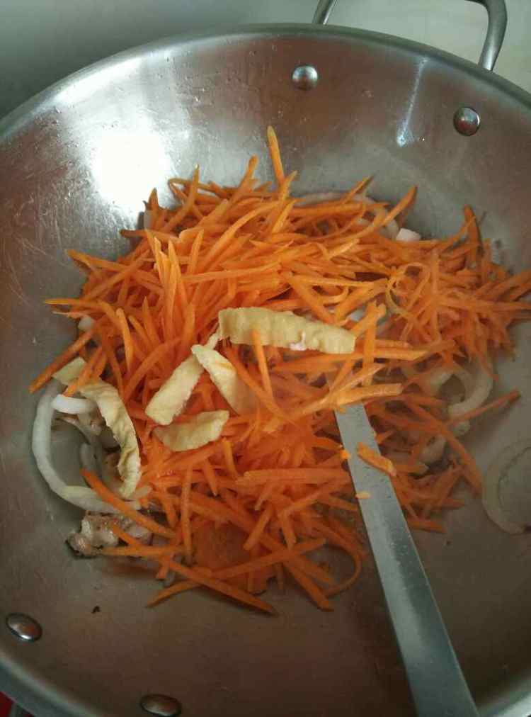 胡萝卜丝炒豆泡