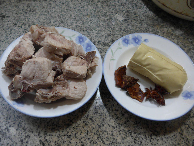 圆素鸡烧龙骨