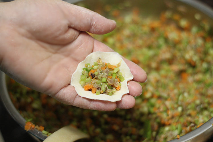 芹菜胡萝卜鲜肉饺子