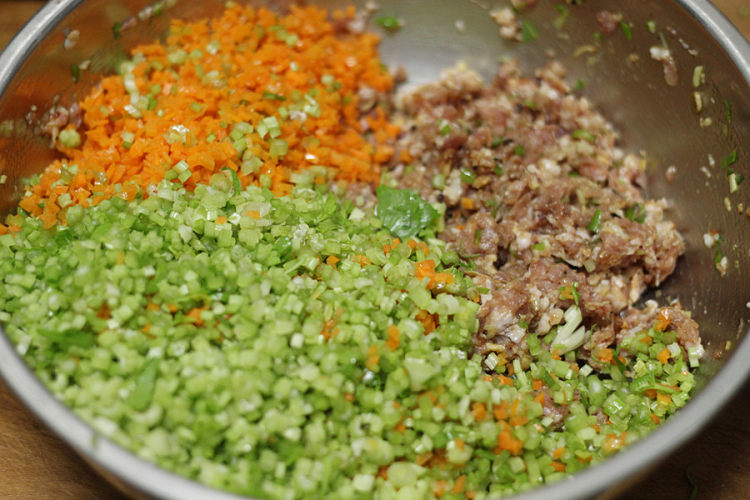 芹菜胡萝卜鲜肉饺子