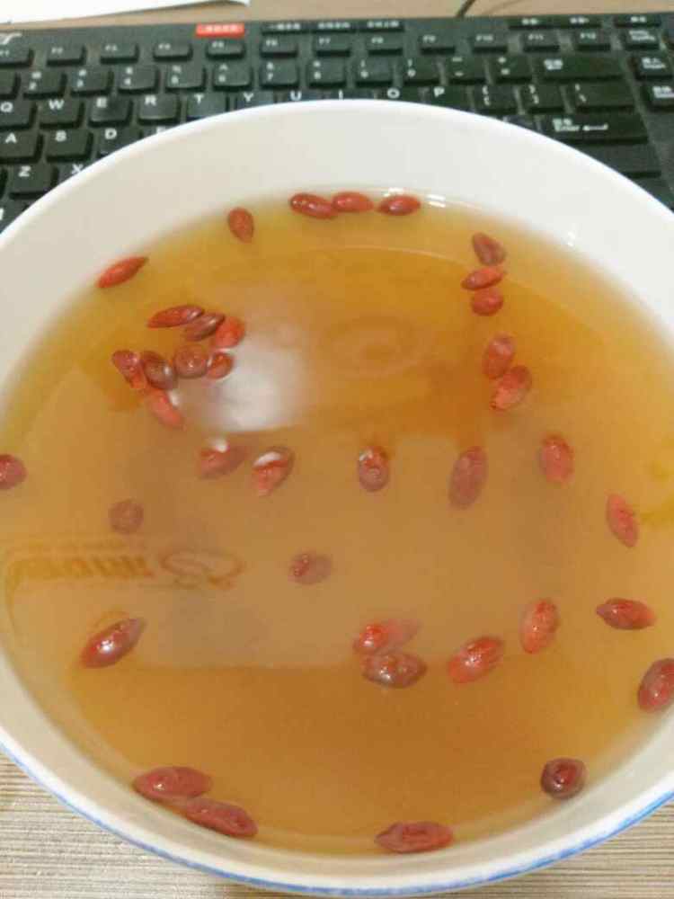 冰冻枸杞玫瑰花茶