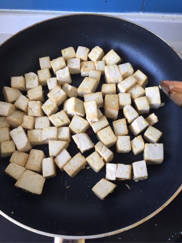 老豆腐烧木耳菜