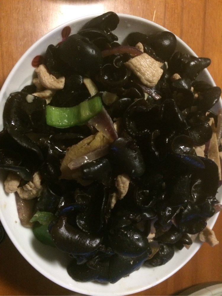 洋葱木耳炒肉