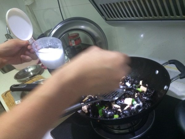 洋葱木耳炒肉