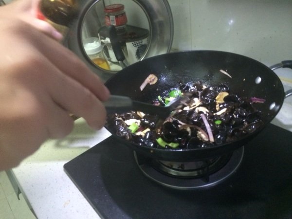 洋葱木耳炒肉