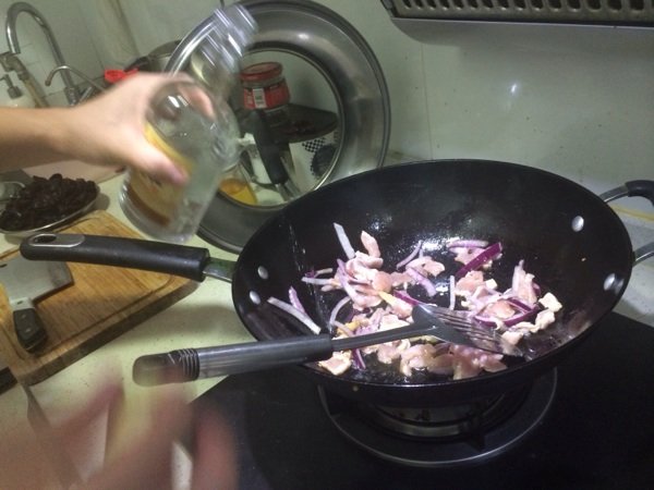 洋葱木耳炒肉