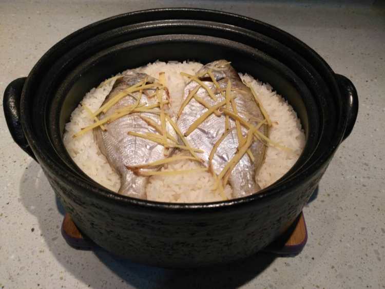 咸鱼肽米煲仔饭