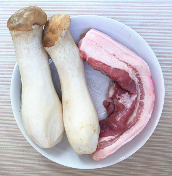 杏鲍菇烧五花肉