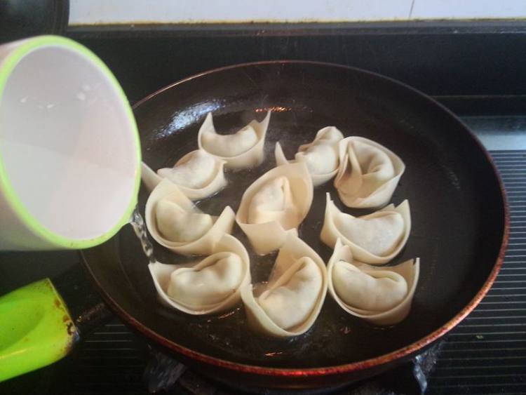 青菜鸡蛋生煎馄饨