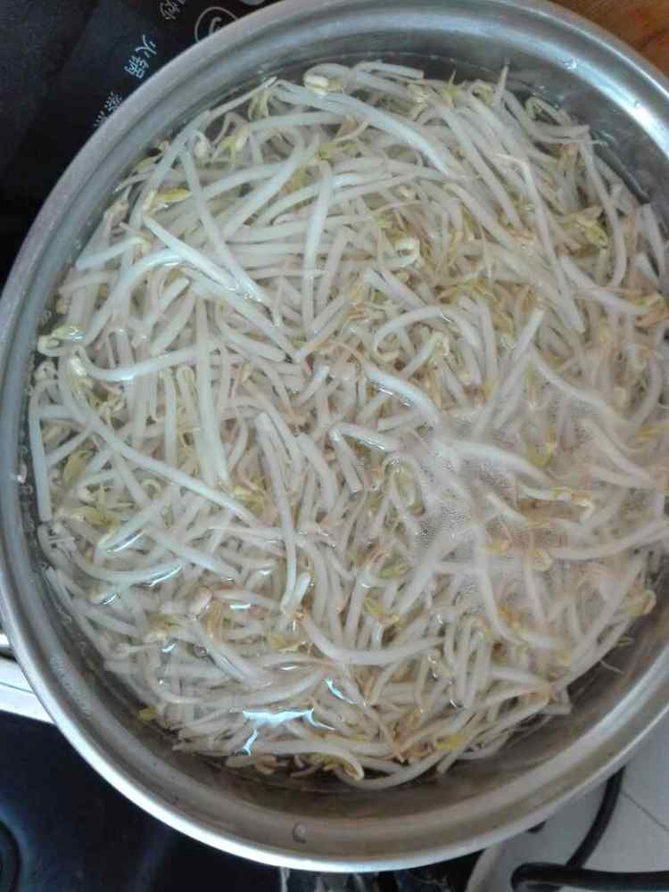 土豆绿豆芽炒豆腐皮