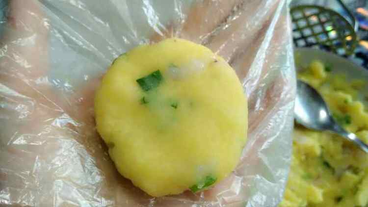 葱香鲜虾土豆饼