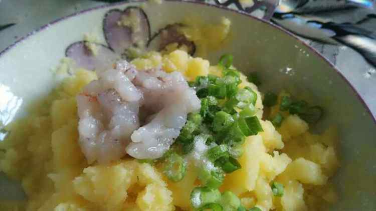 葱香鲜虾土豆饼