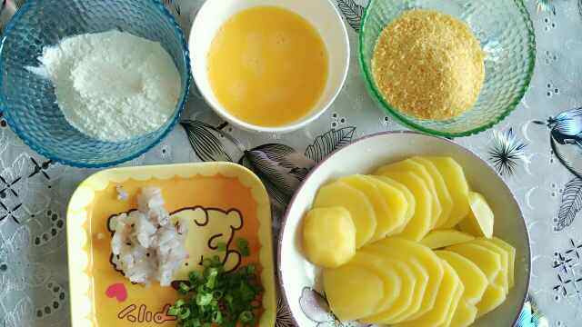 葱香鲜虾土豆饼