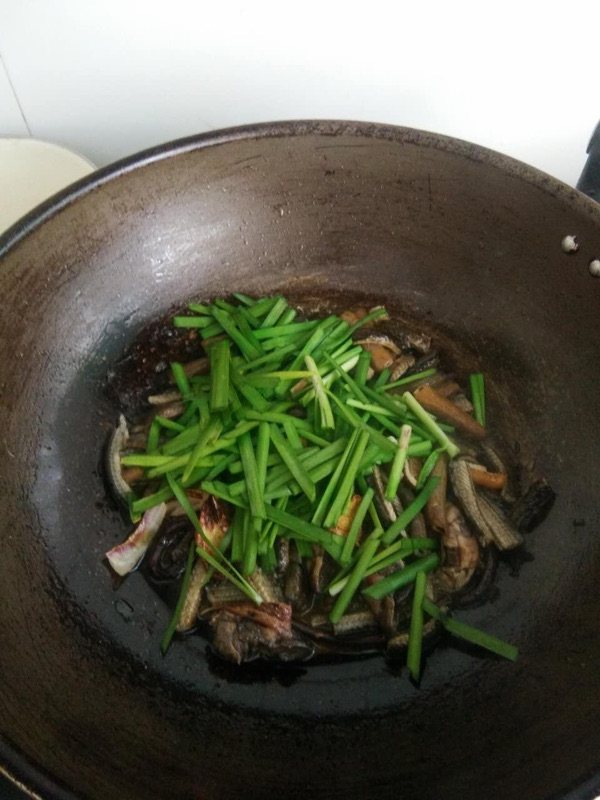 鳗鱼炒韭菜