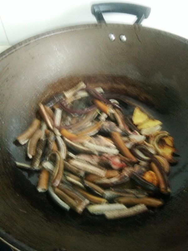 鳗鱼炒韭菜