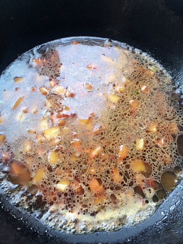 五花肉炖土豆焖饭