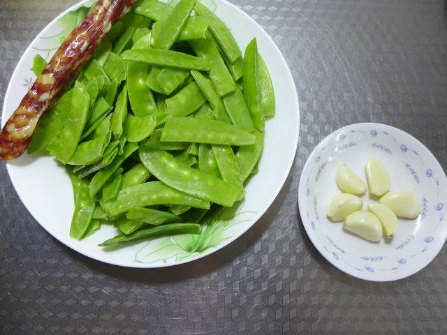 荷兰豆炒腊肠