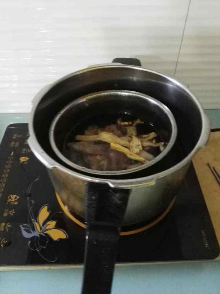 药膳鸡