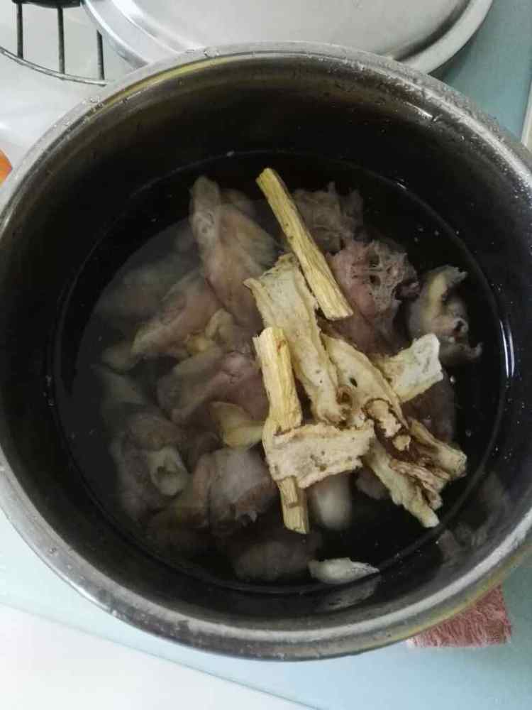 药膳鸡