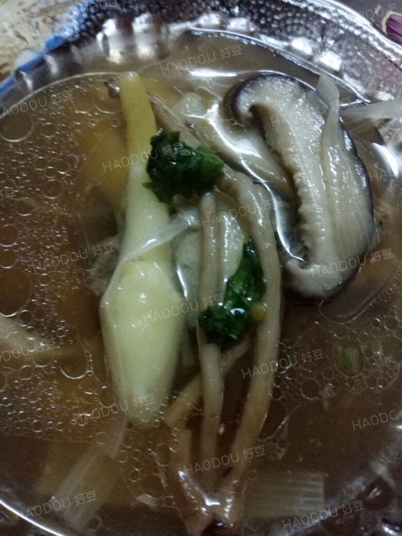 鲜笋蘑菇排骨汤
