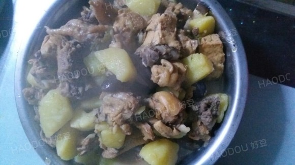香菇鸡肉炖土豆