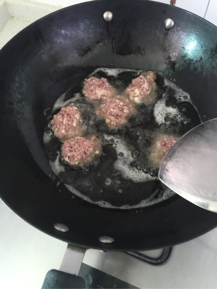 炸香菜肉丸