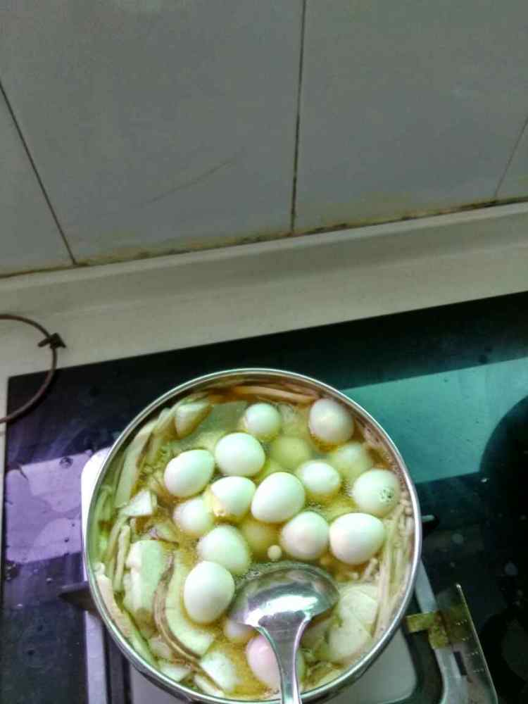 鹌鹑蛋杂菇煲