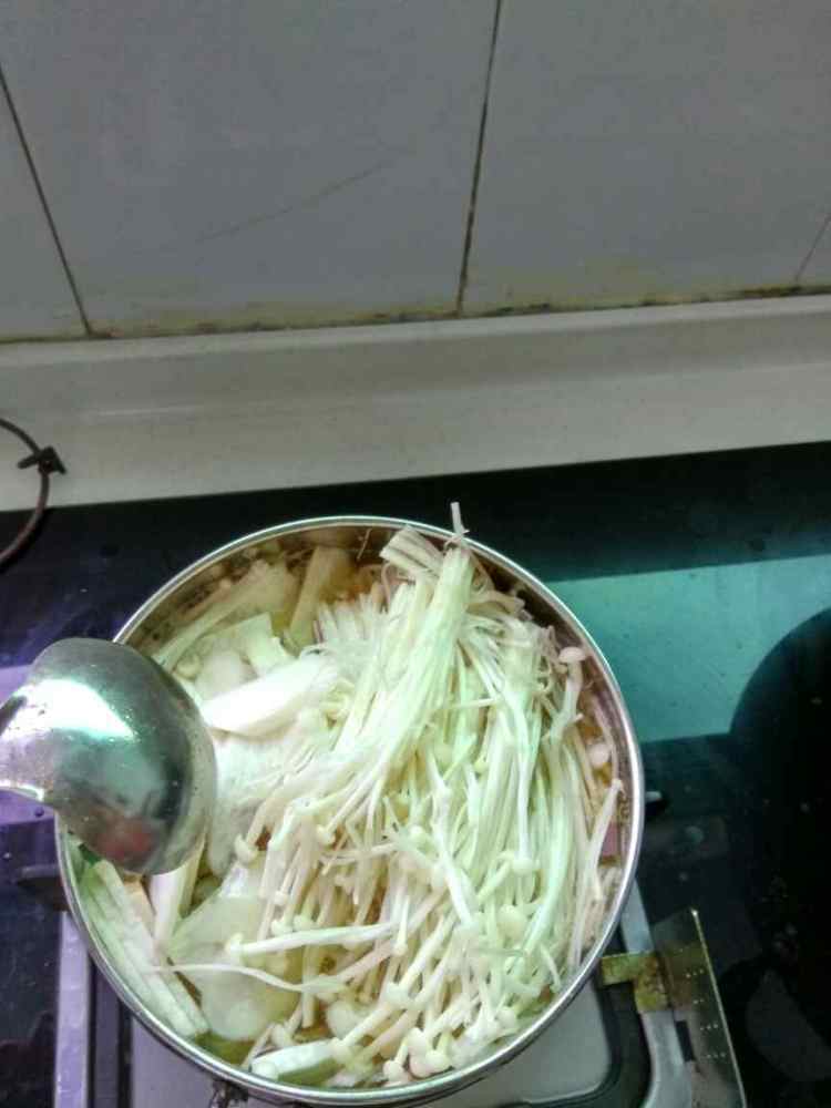 鹌鹑蛋杂菇煲