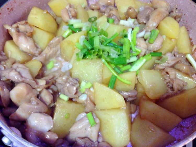 鸡肉炒土豆