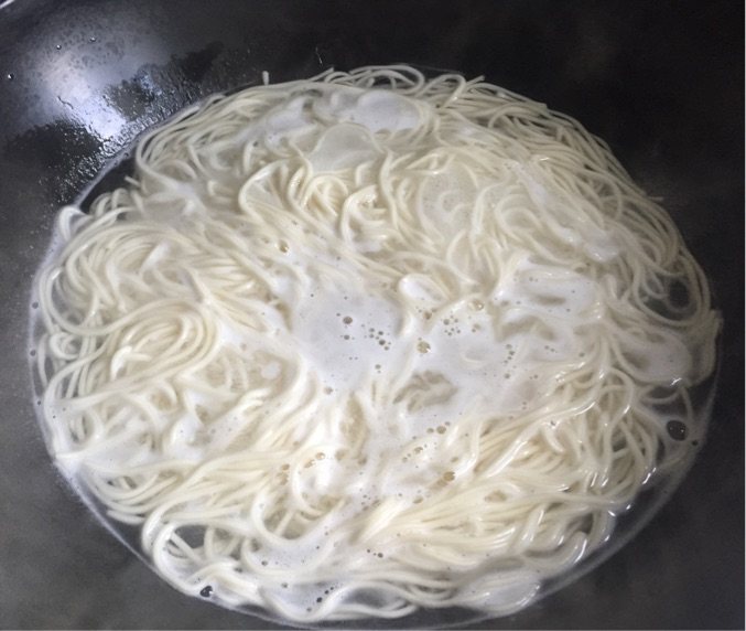 麻辣鸡丝凉面