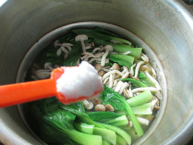 蟹味菇青菜乌鸡汤