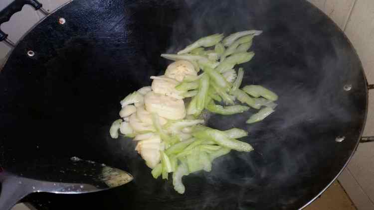 芹菜莲藕鸡汤