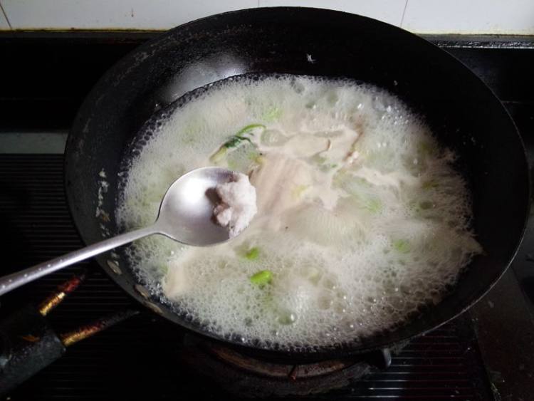 龙利鱼毛豆汤