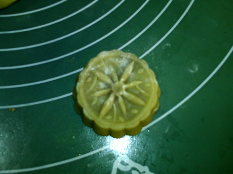 广式核桃豆沙月饼
