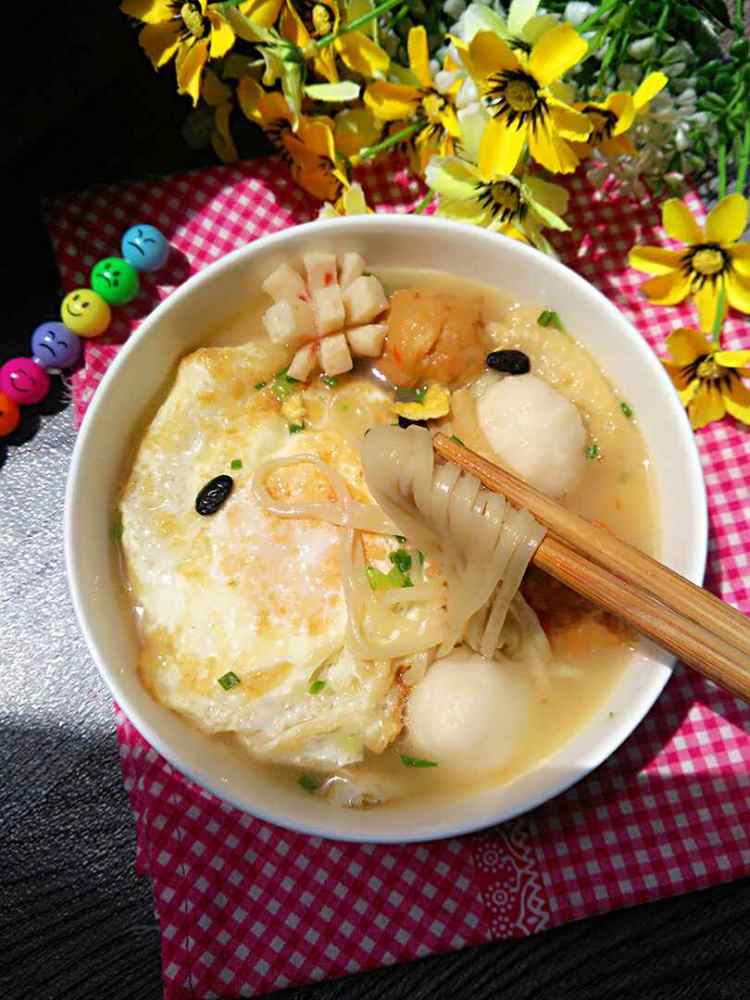 丸子油豆腐鸡蛋面