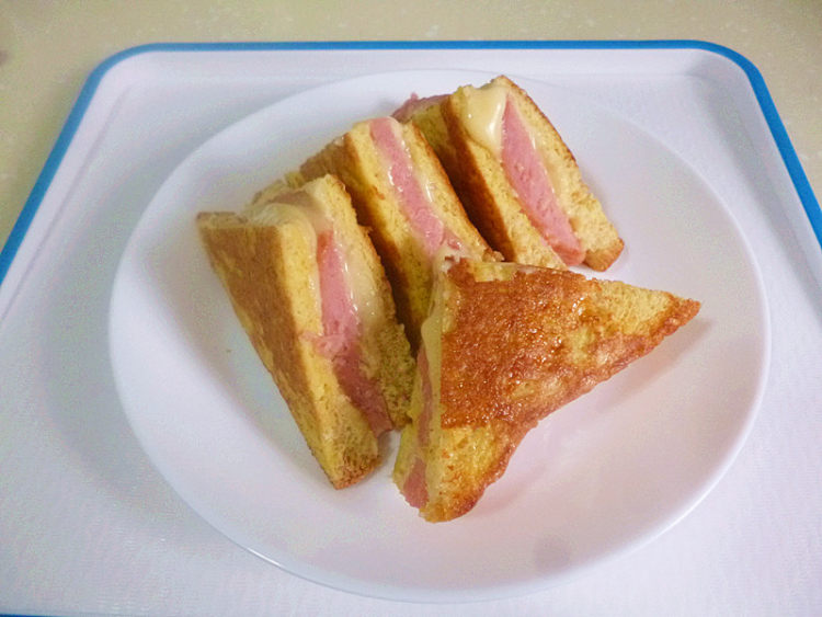 火腿西多士