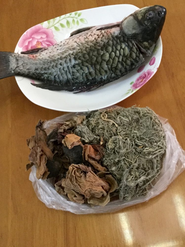 绵茵陈鲫鱼汤