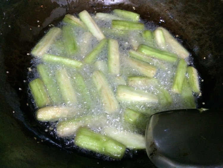 咸鱼茄子煲