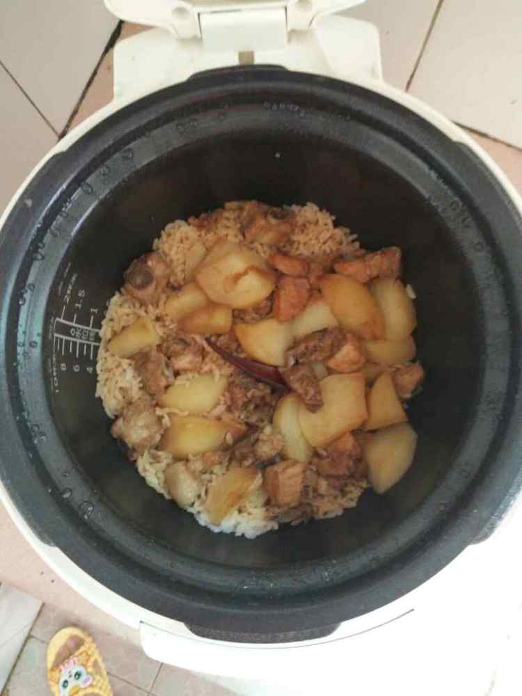 土豆排骨焖饭