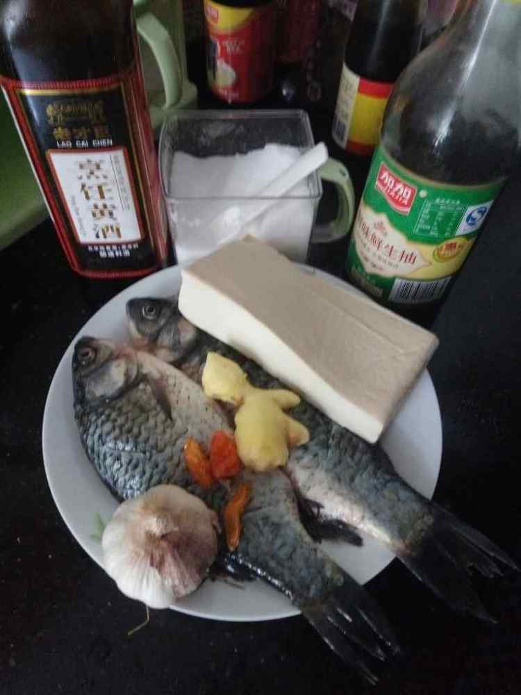 鲫鱼炖豆腐