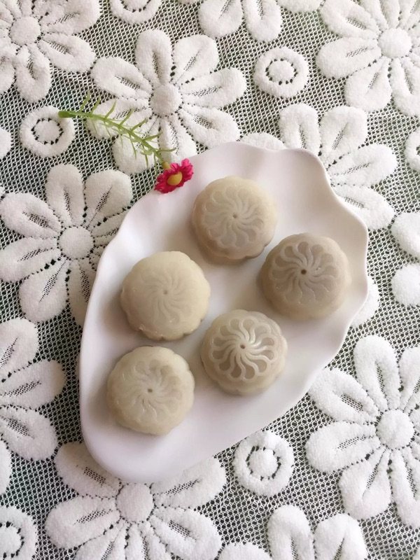 板栗馅儿冰皮月饼