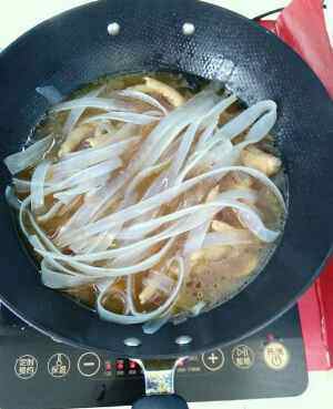 鸡爪炖粉条