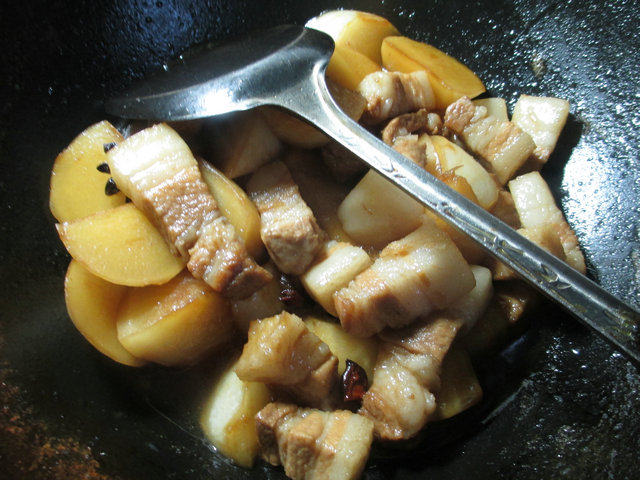 萝卜烧五花肉