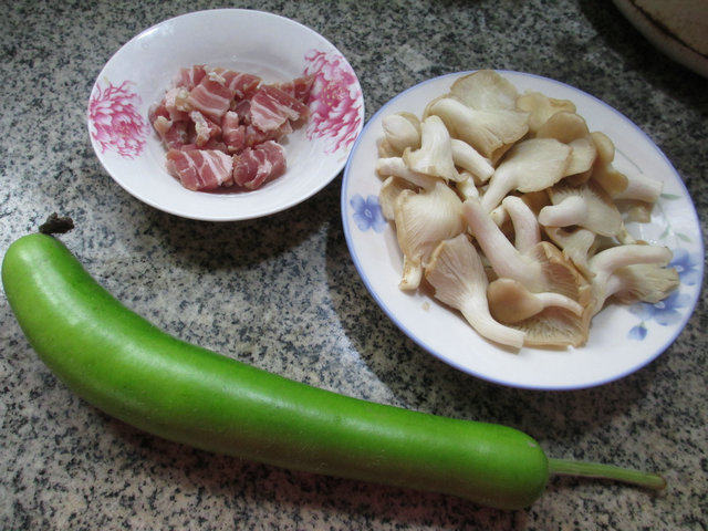 咸肉秀珍菇煮长瓜