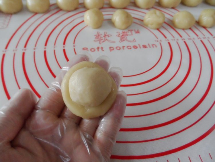 豆沙蛋黄酥