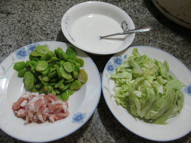 肉丝圆白菜蚕豆羹