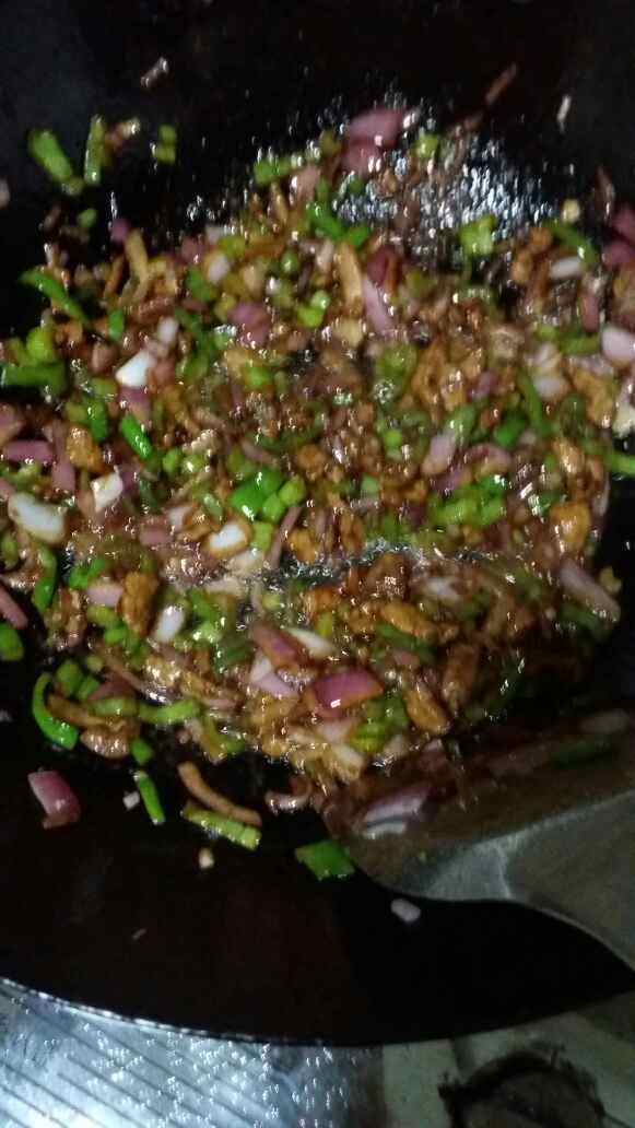 青椒洋葱肉丝炒饭