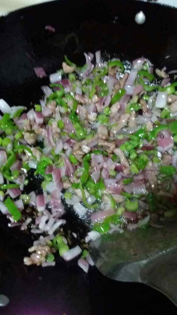 青椒洋葱肉丝炒饭