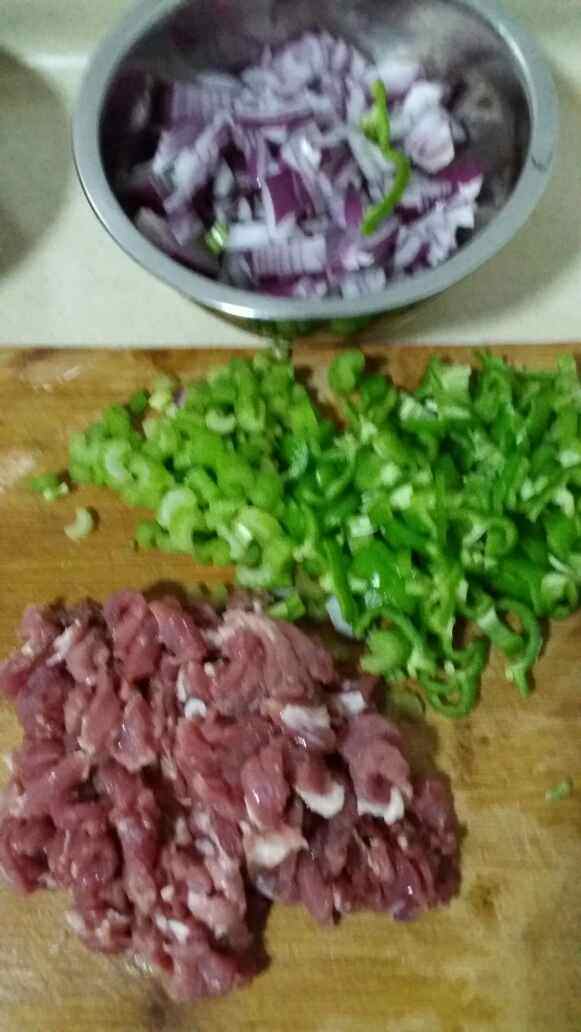 青椒洋葱肉丝炒饭