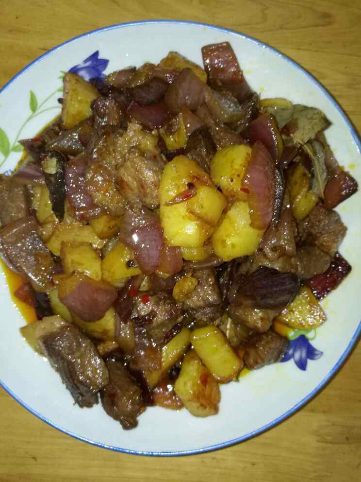 土豆红烧肉